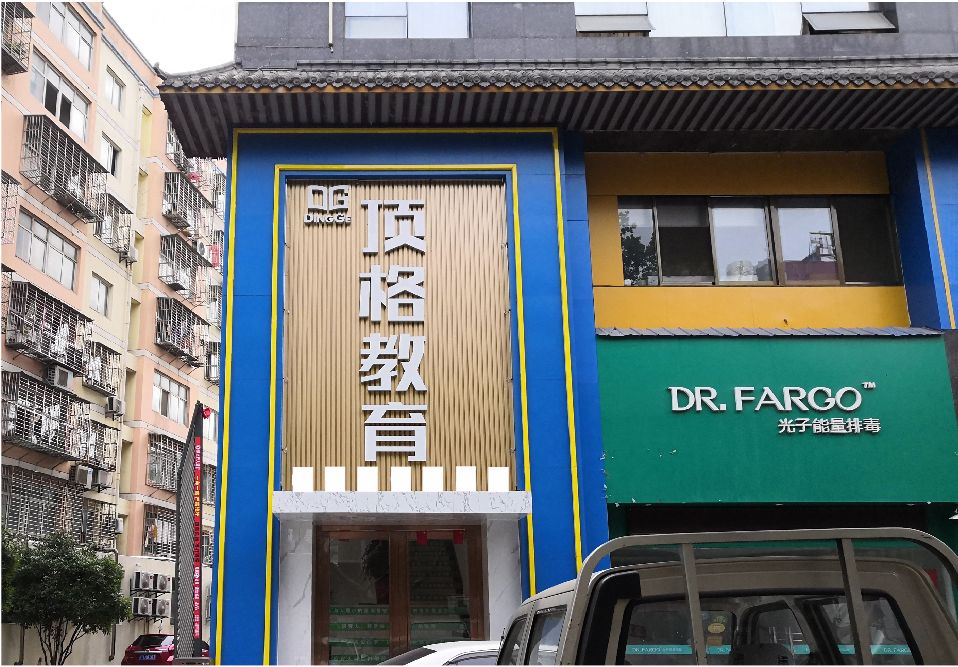 会同门头设计要符合门店特色。